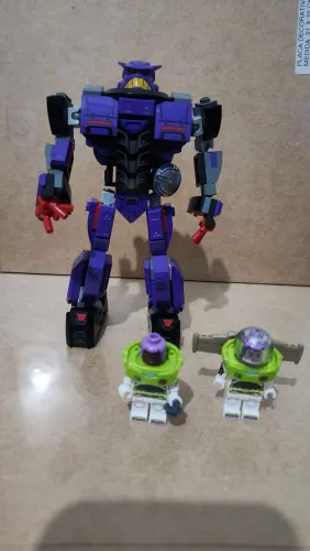 LEGO Disney Pixar Lightyear A Batalha de Zurg (76831).