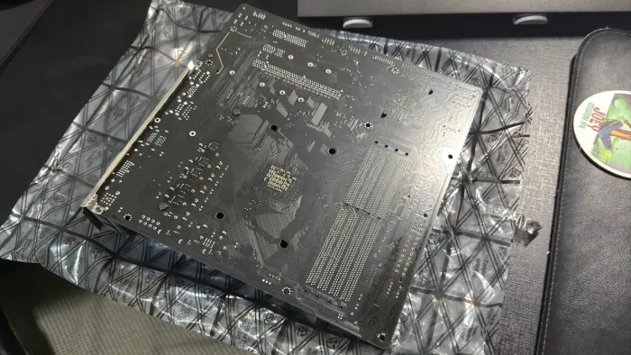 Placa-mãe Gigabyte B550M Aorus Elite com Defeito