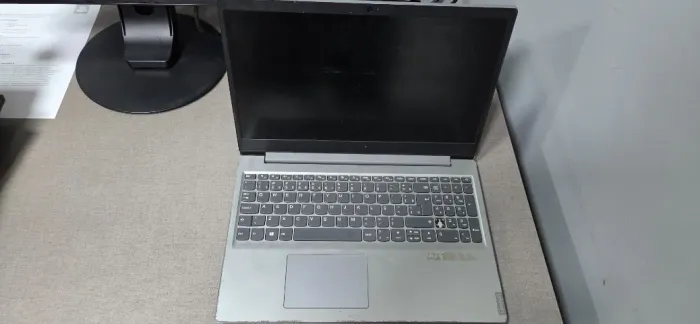 LENOVO AMD RYZEN 7 3700U 20GB RAM 240GB SSD RX VEGAS 2GB