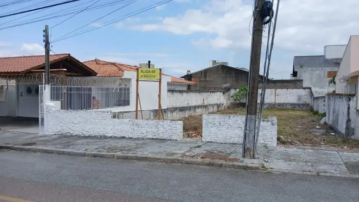 Lote/Terreno para aluguel tem 438 metros quadrados em Capoeiras - Florianópolis - Santa Ca