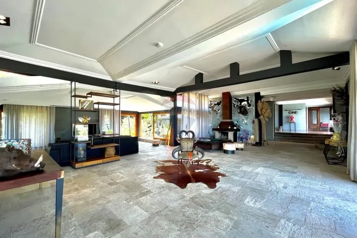 Casa com 5 suítes - alto luxo - para alugar - Gávea