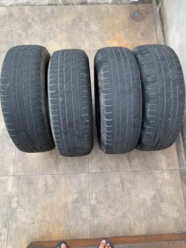 Vendo Pneus Meia Vida Continental 235/65 R 17