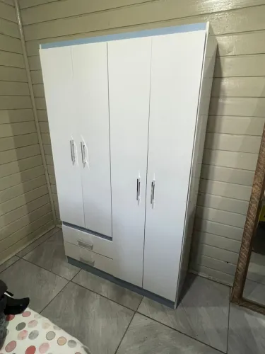 Roupeiro 4 portas novo na caixa