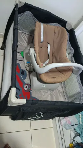 Berço portátil (chiqueirinho) e Bebê conforto