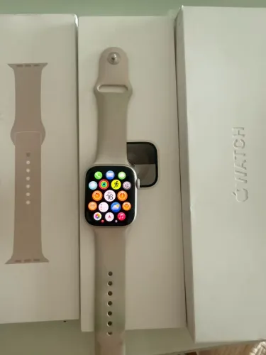 Apple Watch Series 9 45mm Starlight Aluminum GPS.