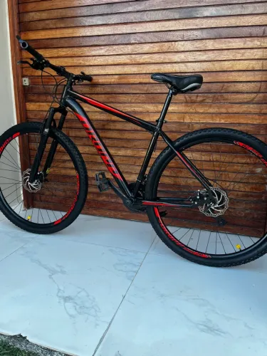Bicicleta Aro 29 Dropp Preta e Vermelha com Freio a Disco