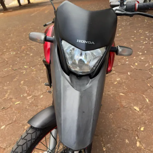Moto super conservada e sem detalhes.