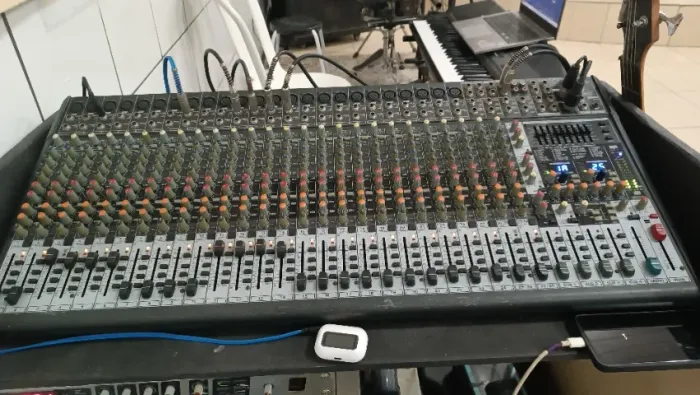 Mesa de som Behringer Eurodesk sx3242fx
