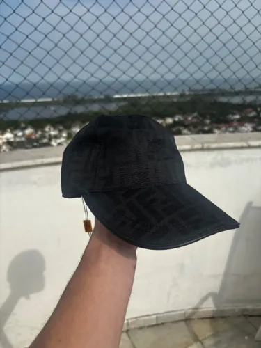 Boné fendi FF