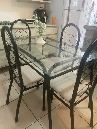 Mesa de inox com vidro e 4 cadeiras