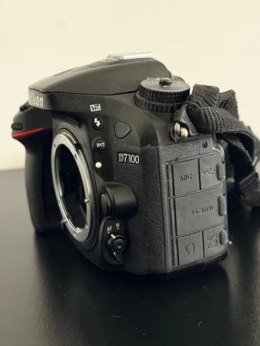 Câmera Nikon d7100