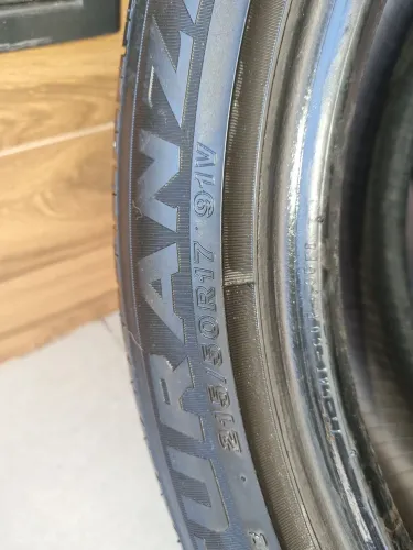 Pneu Bridgestone 215 50 17