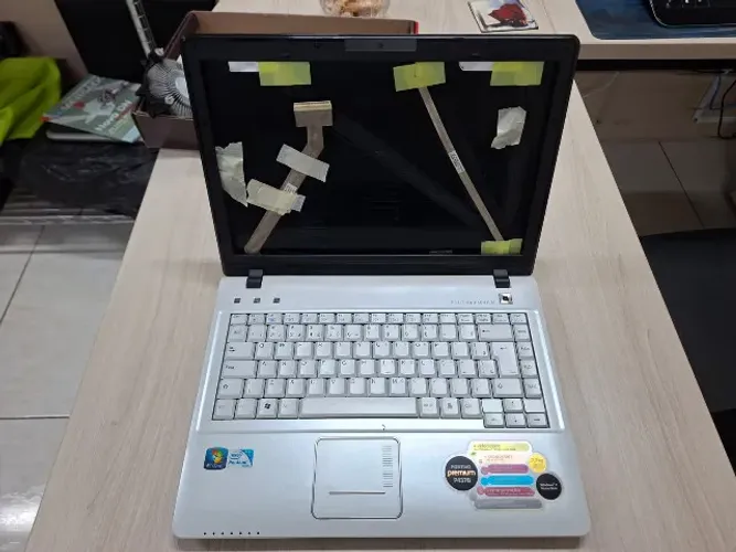 Notebook Positivo Premium P437B