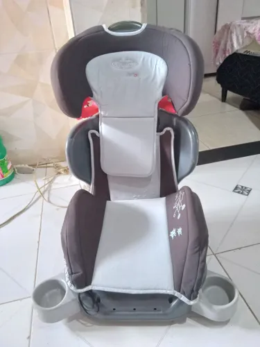 Vendo essa cadeira de carro pra criança.