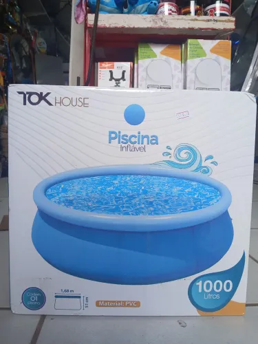 Piscina inflável com 1000 litros