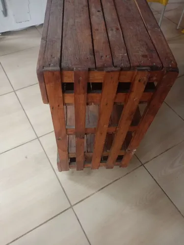 Vendo um pallet acompanha rodinhas