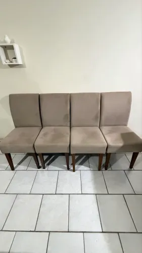 4 Cadeiras de Jantar em Suede com Pés em Madeira Maciça - Excelente Estado