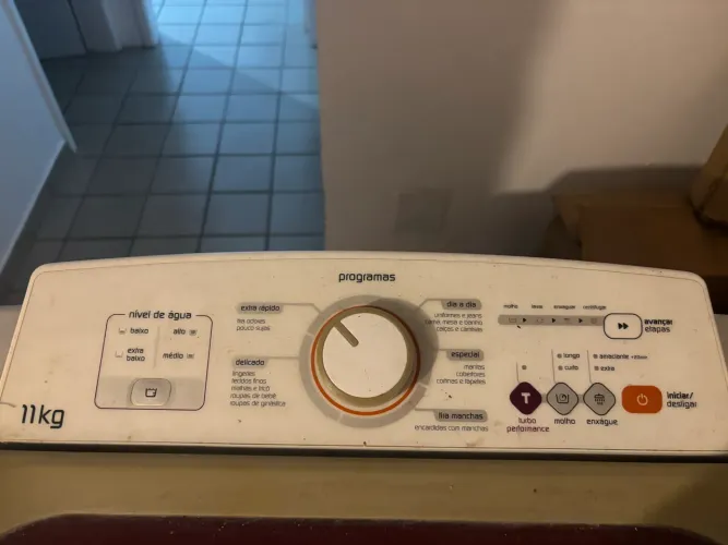 Vende-se máquina retirada de peças