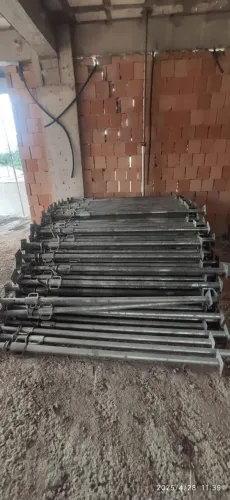 VENDO 329 ESVORAS METALICAS PARA CONSTRUÇÃO CIVIL.
