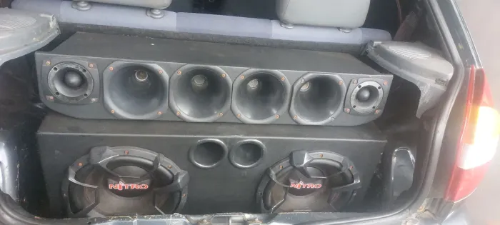 Vendo som automotivo