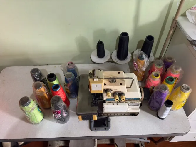 Vendo maquina overloque