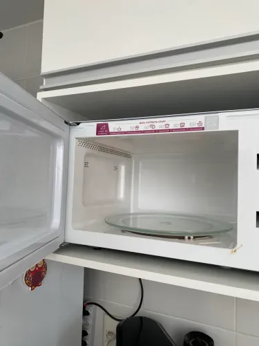 Micro-ondas Electrolux 34L Função Tira Odor e Manter Aquecido Branco MEO44