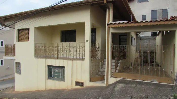 Casa 3 dormitorios - Extrema MG central