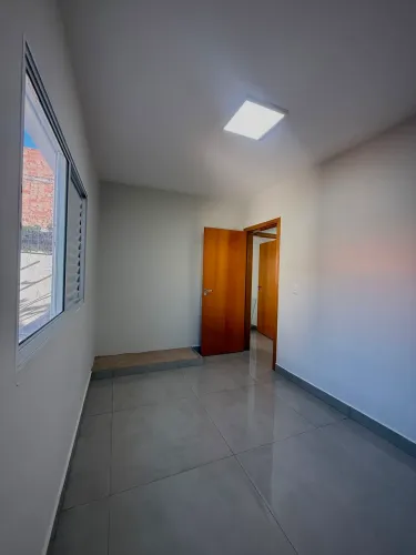 Casa bem localizada bairro Saraiva