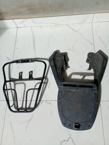 Vendo 2 suporte para baú 1 é da Twister 2016 até 2022 outro é dá Fan 2009 até 2012 