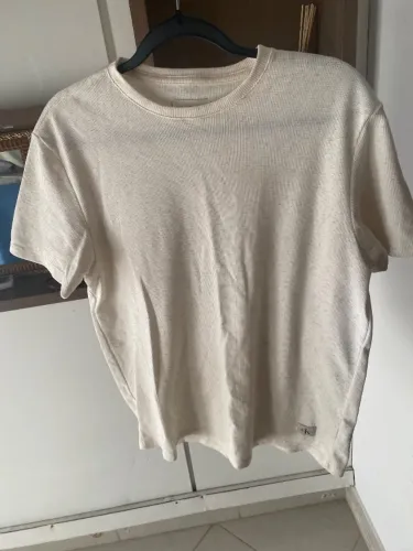 Camiseta linho nunca usada Calvin Klein branca