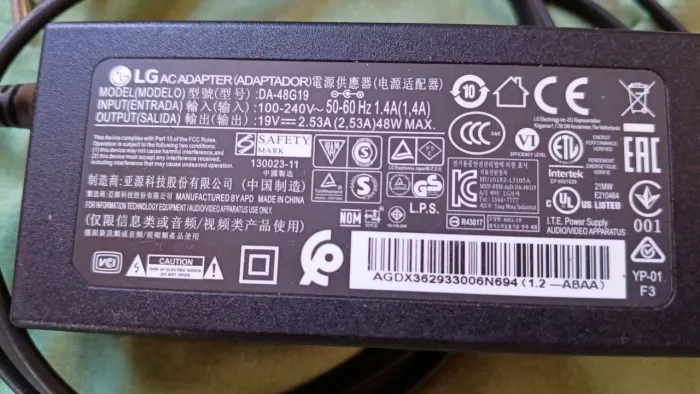 Fonte de televisão LG de 32 polegadas nova