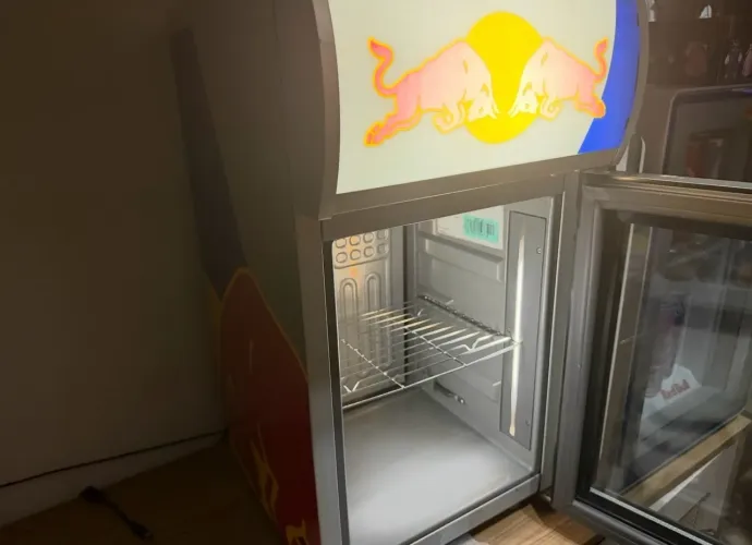 Frigobar Redbull