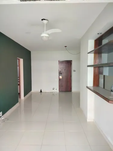 Quarto e sala amplo e iluminado na Barra da Tijuca (Não trabalhamos com corretores)