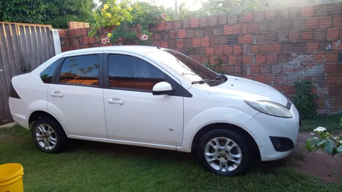 Ford Fiesta Sedan SE 1.6 8V Flex 4P 2014