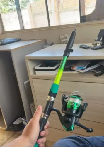 Vara pesca com molinete, iscas, anzóis e linha / kit novo em São Gonçalo