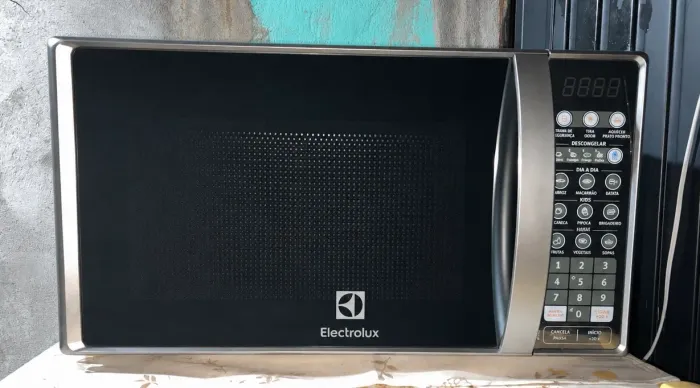 Micro-ondas Electrolux 20L Inox Espelhado MT30 220V