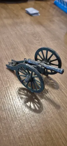Enfeite miniatura canhão em resina
