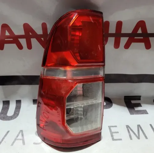 Lanterna traseira esquerda Hilux 2012-2015 Similar
