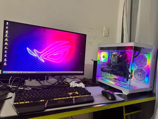 RYZEN 7 9800X3D RX 7800 XT 16 gb ANALISO TROCA EM IPHONE 17 pro max + volta