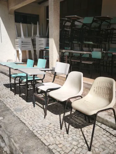 Mobiliário p/ Escolas e Comércios (Cadeiras) - A partir R$ 15