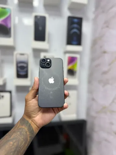 IPHONE 15 128GB PRETO<br>MARCAS DE USO<br>R$ 2.999,00