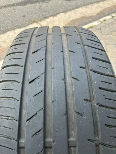 Pneus 215/55 R17 DUNLOP/ NEXEN