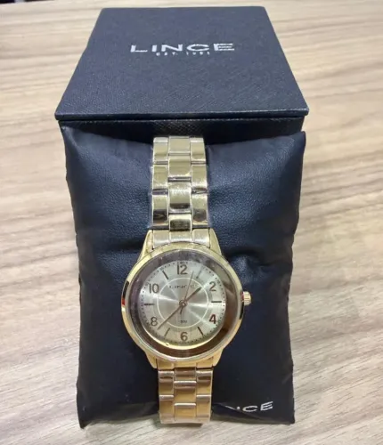 VENDO 2 RELOGIOS FEMININOS NOVOS NA CAIXA, UM DA LINCE E OUTRO MONDAINE COM UMA SEMI-JÓIA.