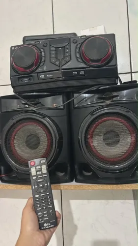 Caixa de som LG em ótimo estado!