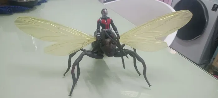 Homem-Formiga e formiga voadora ( Hasbro)