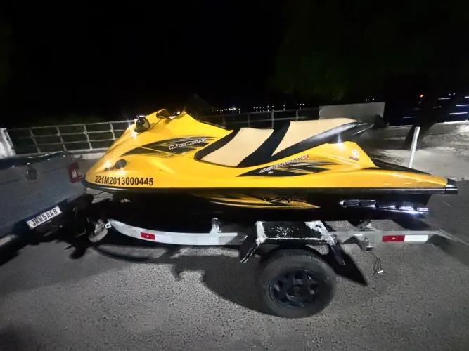 Vendo ? casco de jet ski ? documentado 