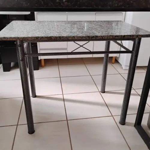 Conjunto de Mesa Retangular com 4 Cadeiras Genebra Preto e Branco (Estofado Florido)