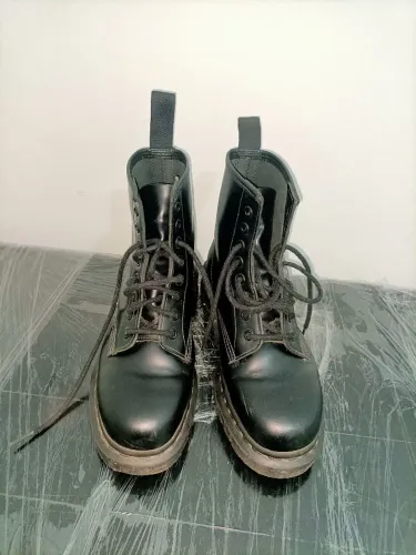 Coturno preto Dr Martens