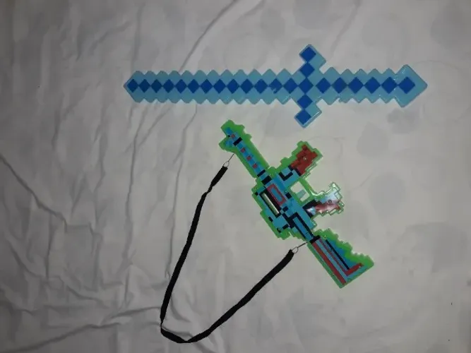 Lote de brinquedos da MINECRAFT