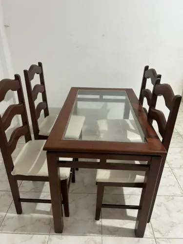 Conjunto de mesa com 4 cadeiras (Madeira MACIÇA)